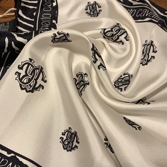 Roberto Cavalli Accessories - 💗 Vintage Roberto Cavalli Scarf NWT